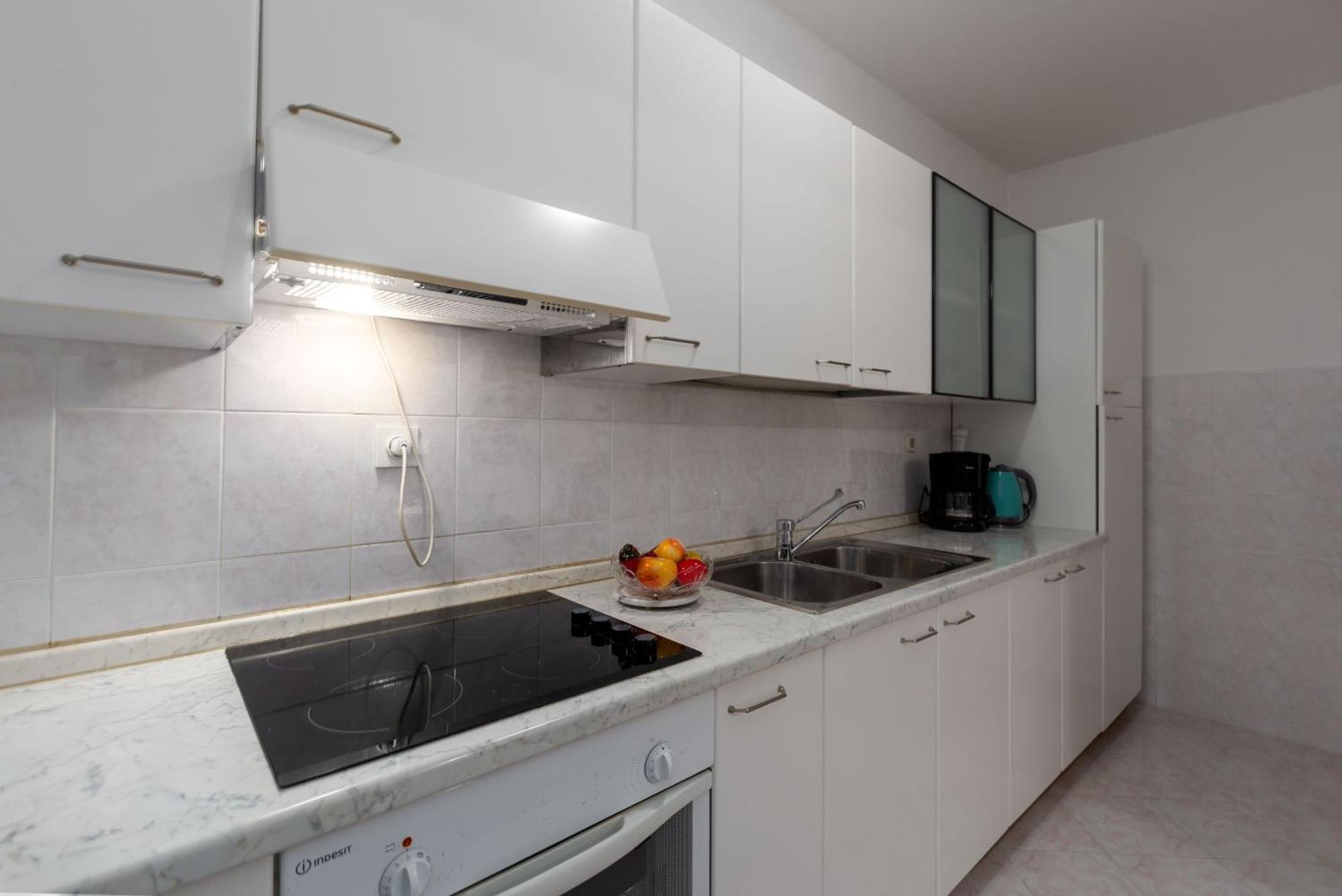 Enny Fuer 2 Personen In Porec, Nur 300m Vom Strand, 10 Gehminuten Vom Zentrum Entfernt, Apartment Poreč